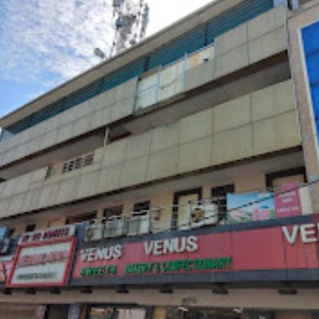 בובנשוואר Hotel Venus Inn Bhubaneshwar מראה חיצוני תמונה