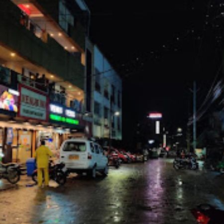 בובנשוואר Hotel Venus Inn Bhubaneshwar מראה חיצוני תמונה